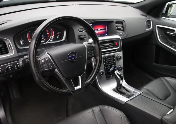 Volvo V60 cena 60999 przebieg: 195511, rok produkcji 2017 z Białystok małe 466